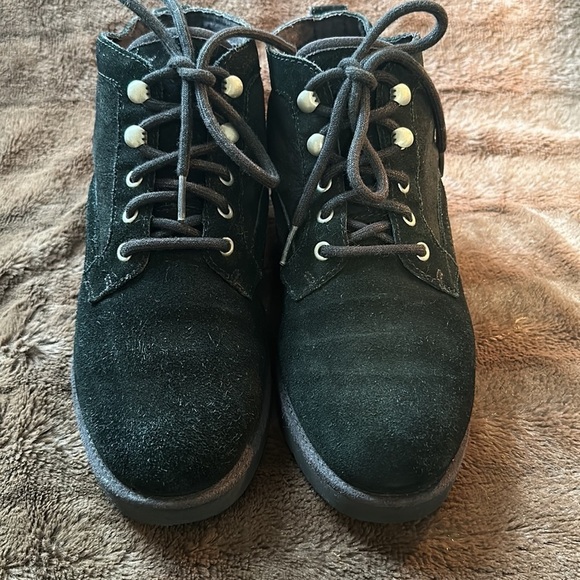 UGG Bethany Black Suede Chukka Boot Sz 7 - Picture 2 of 15